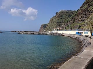 Praia da Calheta una de las mejores playas de Madeira