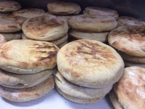 bolo do caco, una de las comidas típicas de Madeira