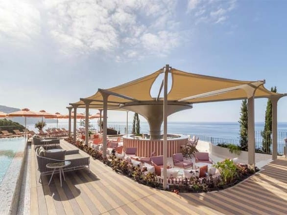 Cloud bar at Next uno de los rooftop en Madeira