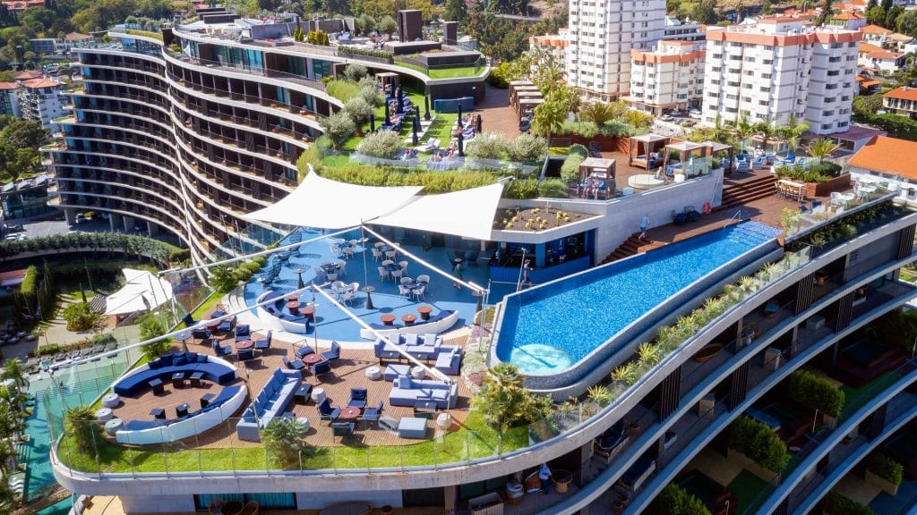 Galaxia sky bar, uno de los mejores rooftop bars en madeira