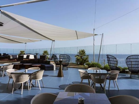 Galaxia sky bar uno de los rooftop bar en Madeira
