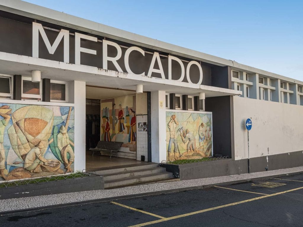 Vista del Mercado municipal do Santa Cruz , uno de los mejores mercados en Madeira