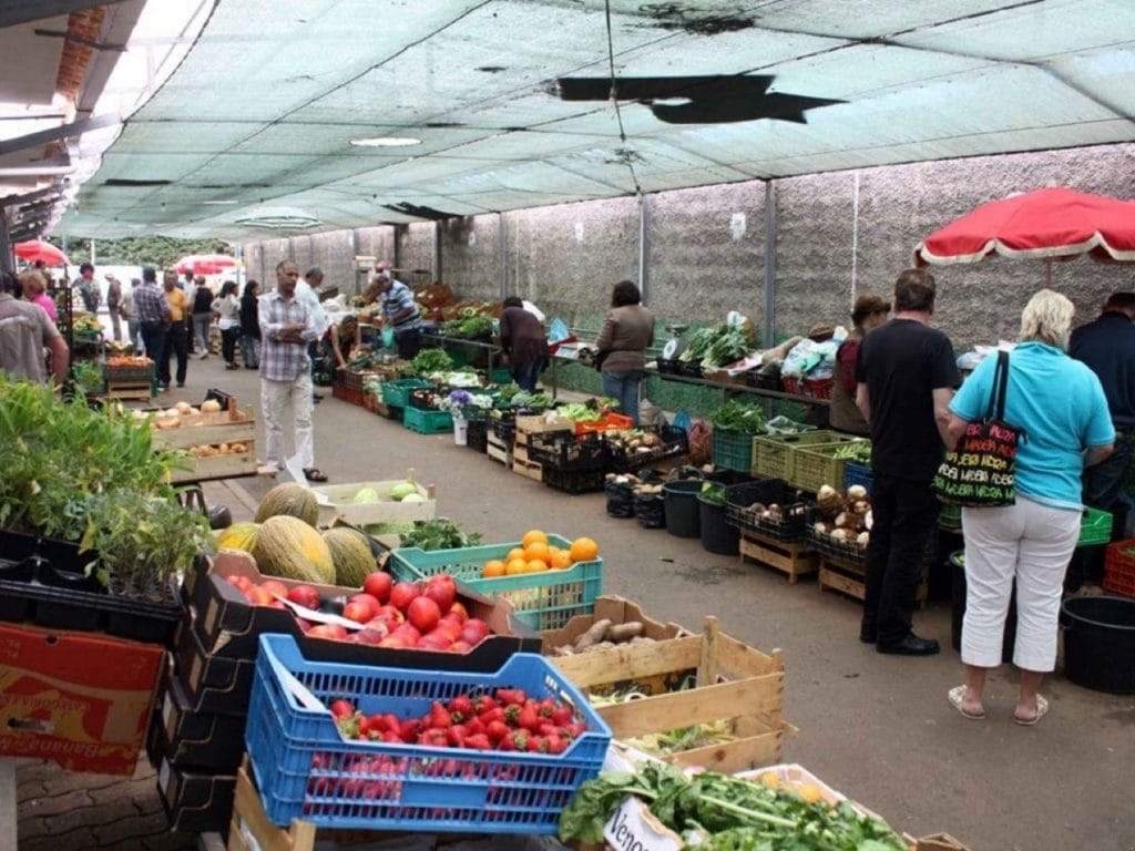 Mercado de Santo da Serra en Madeira