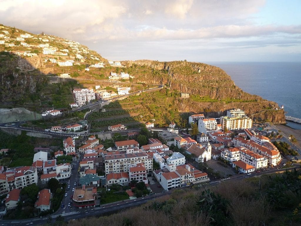 Pueblo de Ribeira brava en Madeira