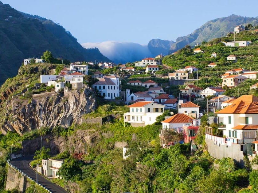 Vista del pueblo de Ribeira Brava